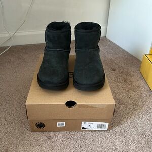 UGG Black Classic Mini - women’s size 7